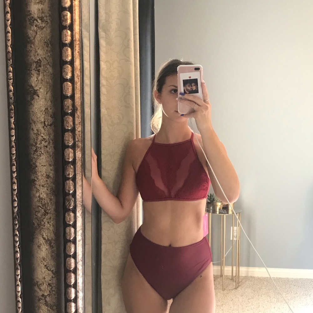 🔴 NWT red/marroon lace halter bikini top